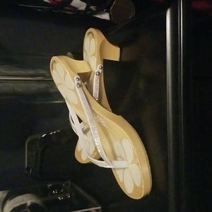 Woodies white thong sandals size 9